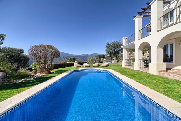 alquilar-casa-en-marbella-con-Magna-Estates 1