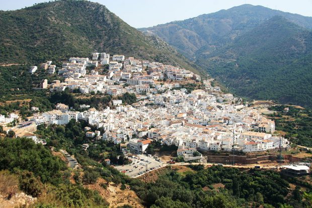 ojen-pueblos-blancos-de-andalucia-cerca-de-marbella